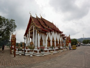 vat-chalong-buddistskij-hram-na-ostrove-phuket