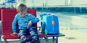 Ребенок в самолете: что взять с собой?