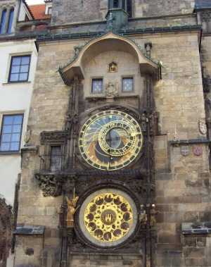 Знаменитые Пражские куранты – это башенные средневековые часы