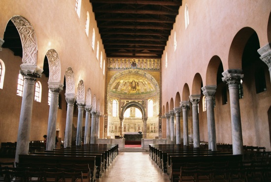 Внутри Евфразиевой базилики в Порече