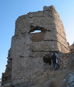 крепость Чембало вблизи