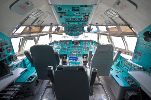 Внутри самолета, музей авиации Украины