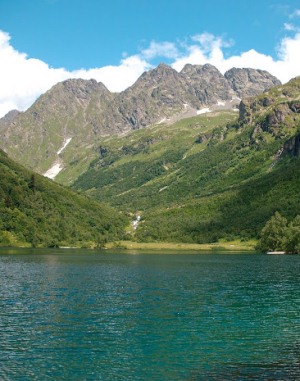 Озеро Кардывач в горах