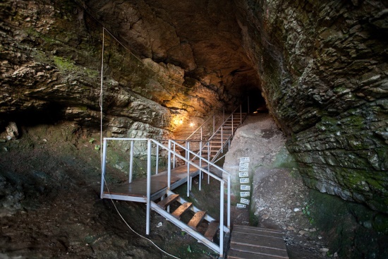 Внутри Ахштырской пещеры