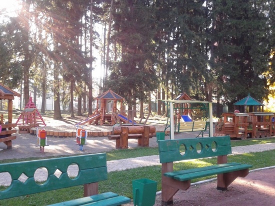 Детская площадка в Крюковском лесопарке