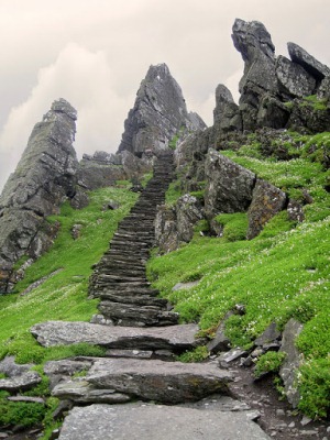 Лестница к монастырю Скеллиг-Майкл в Ирландии